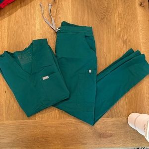 XS Green Figs Scrub Set